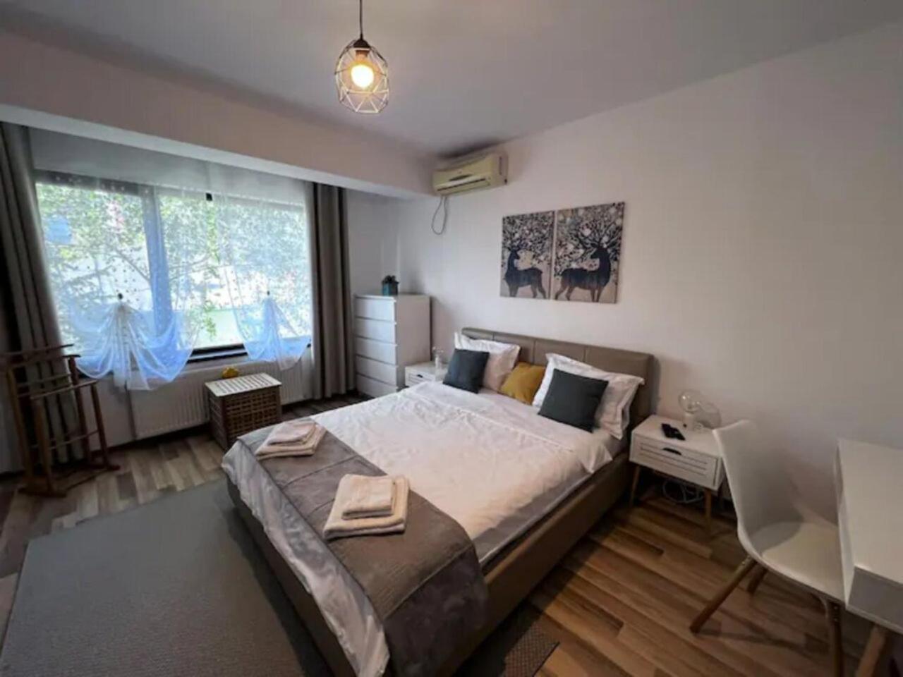 Vila Luminoasa Cu Curte Privata Bucharest Exterior photo